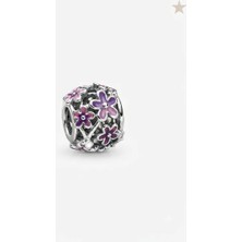 Kadın Mor Çiçeklerle Çevrili Gümüş Top Charm