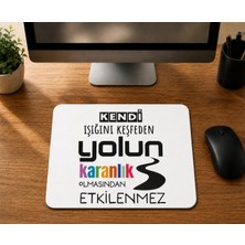 Mor Mürekkep Kendi Işığını Keşfeden - Baskılı Mouse Pad