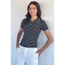Gülseli Kadın Polo Yaka Çizgi Desenli Nakışlı Tişört P-00022622