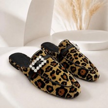 Dabab Shoes Marıgold Kadın Taşlı Tokalı Leopar Desenli Kadife Görünümlü Kapalı Burun Düz Taban Mule Terlik
