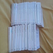 Nazım Hikmet Kitap Seti 26 Kitap. Nazım Hikmet'in Çeşitli Eserlerini Içeren Bu Set, Şiir, Masal, Hikaye ve Deneme Gibi Farklı Türlerde Yapıtları Bir Araya Getirir.