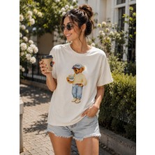 Broşürevim Kahve Sever Şirin Ayıcık Baskılı Unisex Kısa Kollu Baskılı Beyaz Tişört