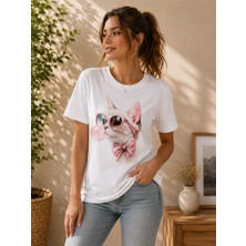 Broşürevim Pembe Fiyonklu Gözlüklü Balonlu Şirin Kedi Baskılı Kadın Erkek Unisex Beyaz Kısakollu Tişört