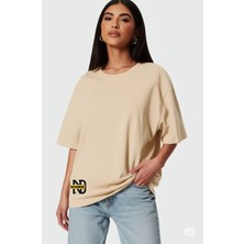 Mondschein Oversize Tişört Kadın | Sol Alt "mndsches" Baskılı Geniş Kalıp T-Shirt Unisex