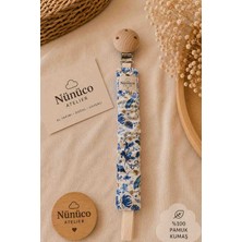 Nünüco Atelier Bebek Emzik Askısı Ahşap Klipsli | %100 Pamuk Kumaş Desenli Model