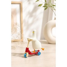 Nure Store Scooter Süren Sevimli Ördek Masa Dekoru Ofis Hediyesi Biblo Obje -11CM