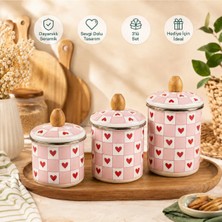 Alev Emaye 3’lü Emaye Kavanoz Seti Ahşap Kapaklı – Kalpli Desenli Mutfak Saklama Kabı (10-12-15 Cm)