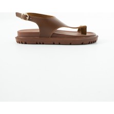 Polomia Comfort Kadın Parmak Arası Metal Detaylı Kalın Taban Flat Sandalet
