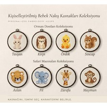 Hellemyst Kişiselleştirilebilir Bebek İsimli Nakış Kasnağı - 8 Farklı Hayvan Seçenekli El Yapımı Bebek Odası Duvar Dekorasyonu