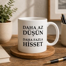 Bkc Ticaret Motivasyon Serisi | Daha Az Düşün, Daha Fazla Hisset | Çift Taraflı Baskılı Seramik Kupa | 300 ml Premium Kahve Kupası