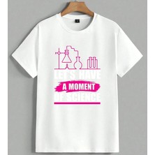 A Moment Kimya Laboruvar Pembe Unisex Oversize Tişört Beyaz