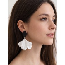 Eosanthe Kadın Küpe Ginkgo Biloba Yaprağı Siyah - Beyaz – Modern, Estetik Tasarım 6 cm