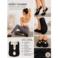 Daisy Tasarım Daisy Pamuk Kadın Pilates ve Yoga Çorabı – Kaymaz Silikon Tabanlı Çapraz Bantlı Esnek Siyah Babet Spor Çorabı