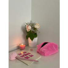 Wooly Joys Şeker Pembe Peluş Makyaj Çantası / Orta Boy Kozmetik Çantası / Bakım Çantası / Seyahat Çantası / Makyaj Organizeri / 23 Farklı Renk Seçeneğiyle