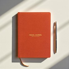 Odea Fark Tanıtım Travel Journal – Sert Kapaklı Seyahat Günlüğü, A5 Boyutunda, Planlama & Anı Alanı – Anı Defteri (Kiremit)