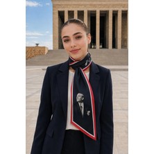 Tarzını Seç Atatürk Siyah Kırmızı Şeritli Atatürk Fotograflı ve Imzalı 85X25CM Kravat / Eşarp / Fular