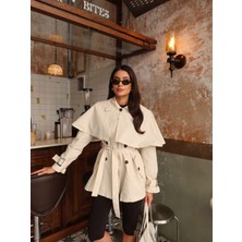 Esra Helvacı Kemerli Pelerin Detay Trench