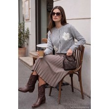 Lela Premium Tül Çiçek Detaylı Regular Fit Bisiklet Yaka Düğmeli Triko Hırka Bayan Hırka 680HI002421
