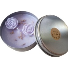 Aesco Faveury Lavanta Kokulu Soya Mum – Çiftlerin Özel Anları Için – El Yapımı, Aromaterapi, Metal Kutuda – 30 Saat Yanma Süresi - Çiçek Desenli