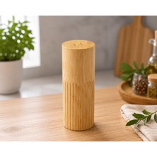 Die Grup Bambu Tuzluk Karabiberlik Seti – Doğal Ahşap Baharatlık, Delikli Kapaklı Masa Üstü Baharat Kabı 15 Cm, Kahverengi