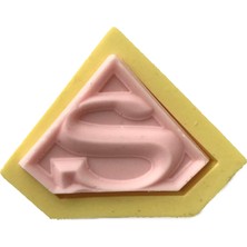 Die Grup Süperman Logosu Şeklinde Silikon Pasta ve Seker Hamuru Kalibi 4,5X6X0,5 cm