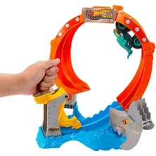 JFR08 Hot Wheels Monster Trucks Dönen Corkscrew Shark Çarpışması
