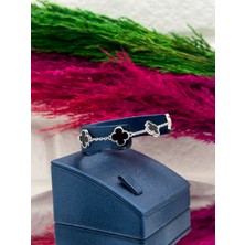 Livora Jewelry 925 Ayar Gümüş Oniks Taşlı 5'li Şans Yoncası Zarif Kadın Bileklik
