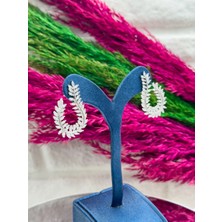 Livora Jewelry 925 Ayar Gümüş Pırlanta Işçilikli Mekik Kesim Zirkon Taşlı Yaprak Lüks Kadın Küpe