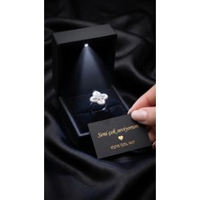 Livora Jewelry 925 Ayar Gümüş Sedef Taşlı Şans Yoncası Kuzey Yıldızı Kadın Yüzük Işıklı Hediye Kutulu