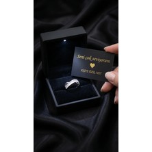 Livora Jewelry 925 Ayar Gümüş Baget Kesim Zirkon Taşlı Sarmal Kadın Yüzük Işıklı Hediye Kutulu