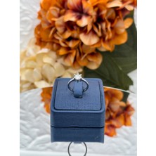 Livora Jewelry 925 Ayar Gümüş Pırlanta Montür Zirkon Taşlı Tektaş Tırnaklı Klasik Kadın Yüzük