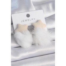 Bşk Virgo Beyaz Renk Tüylü Yıldız Ponpon Model Kadın Küpe