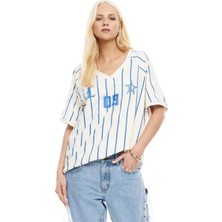 American Rag Cie Spectate Top - V Yaka, Monogramlı, Oversized ve Kontrast Detaylar ile Rahat Tasarım