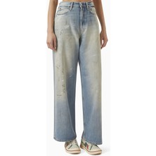 Acne Studios Açık Mavi Super Baggy-Fit Jean - %60 Pamuk, %40 Lyocell - Boya ve Lekeli Detaylar