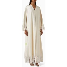 Hessa Falasi Lüks Tasarım ve Modern Dokunuşla Kesik Nakışlı Abaya Modası