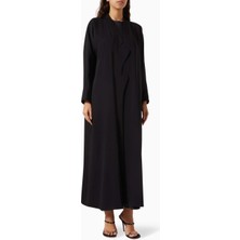 The Cap Project Minimalist Tasarım ile Hareketi Buluşturan Ince Detaylı Abaya ve Uyumlu Sheila