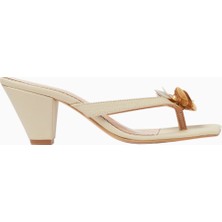 Vanina Fleur 55, Çiçek Detaylı Deri Thong Mule Sandalet, Zarif Off-White