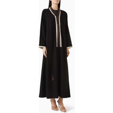 Zah Design Modern ve Şık Uzun Kollu Abaya Bütünleyici Detaylarla Zarif Görünüm Sunuyor