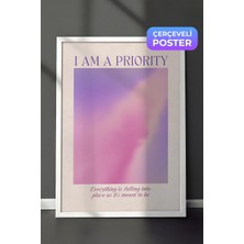 1001 Beyaz Çerçeveli Duvar Tablosu I Am A Priority Yazılı Modern Tipografi Yatak Odası Dekoru, 50 x