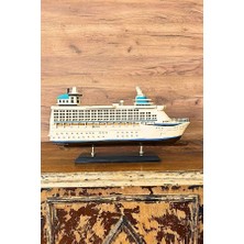 Su Üstünde Cruise Gemi Maketi