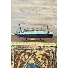 Su Üstünde Rms Titanik Maketi