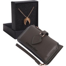 Özka Leather Kişiye Özel Haki Renk Maça Model Cüzdan & Kanatlar Kolye Set - Anahtarlık Hediyeli!