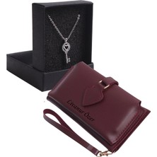 Özka Leather Kişiye Özel Bordo Renk Maça Model Cüzdan & Beyaz Anahtar Kolye Set - Anahtarlık Hediyeli!