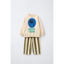 Magu Çocuk Yaban Mersini Baskılı Ekru Sweatshirt ve Yeşil Çizgili Eşofman Takımı