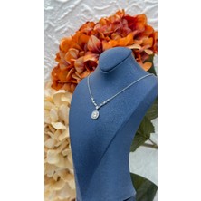 Livora Jewelry 925 Ayar Gümüş Baget Kesim Zirkon Taşlı Su Yolu Kare Yarım Kadın Kolye