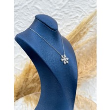 Livora Jewelry 925 Ayar Gümüş Zirkon Taşlı Kar Tanesi Işıltılı Kış Temalı Zarif Şık Kadın Kolye