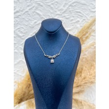 Livora Jewelry 925 Ayar Gümüş Baget Kesim Zirkon Taşlı Motif Işıltılı Zarif Kadın Kolye