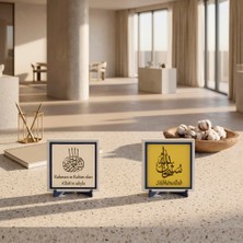 Miaju Zikir ve Maneviyat Temalı “Sübhanallah” Hat Yazısı ile Türkçe Meâlli Besmele Detaylı İkili Masa Süsü 10x10 cm, Pudra - Sarı