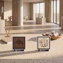 Miaju Geleneksel Çizgili “Allah Celle Celâluhû” Formu ve Türkçe Okunuşlu Bismillah İşlemeli İkili Masa Süsü 10x10 cm, Açık Kahve - Pudra
