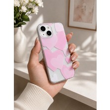Aksesuarda iPhone 13 / 14 Uyumlu Pembe Kalp Desenli Şeffaf Telefon Kılıfı – Sevimli Tasarım, Darbe Emici Koruyucu Kapak
